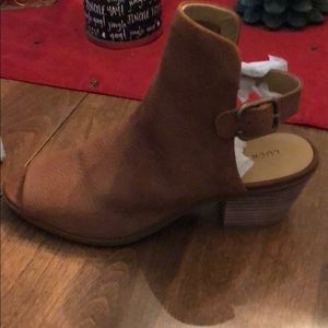 Size 9.5 Lucky Brand open toe shoes